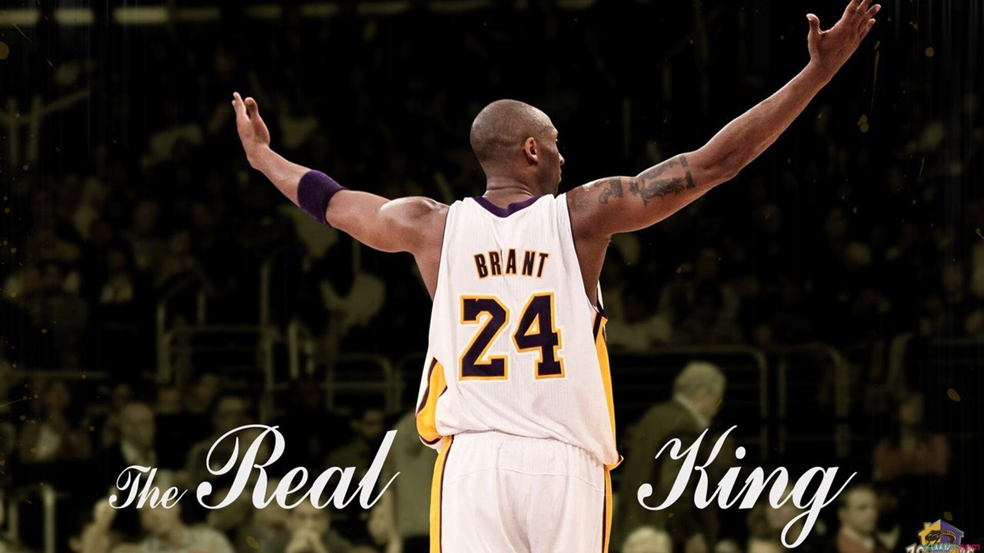 冠军球队球员参与社区文化活动促进城市体育文化建设,社区足球文化